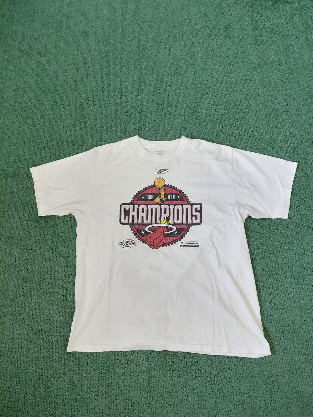 VINTAGE 2006 NBA x Reebok Miami Heat Finals Champions Y2K Basketball White T Shi